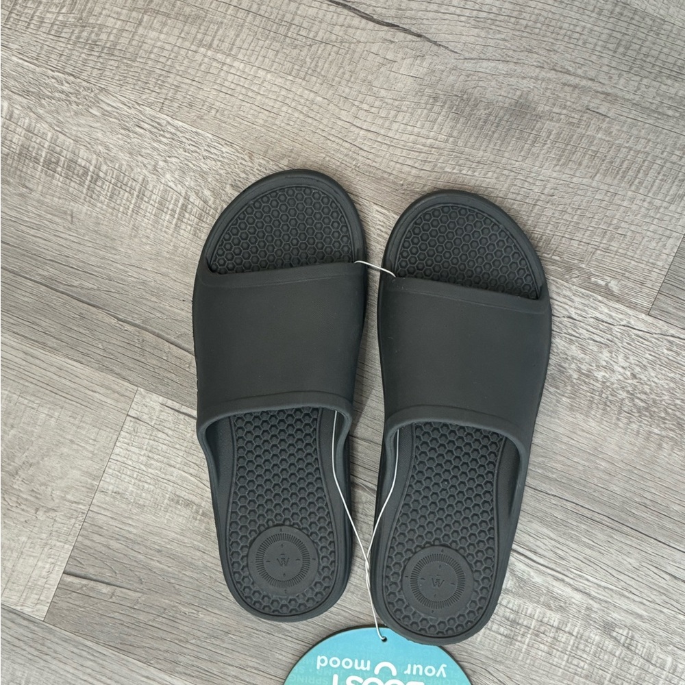 Totes men’s grey sandals size 11 NEW